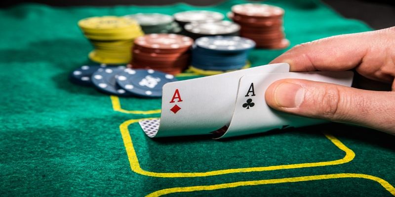 Cách chơi Poker 2 lá vòng Turn